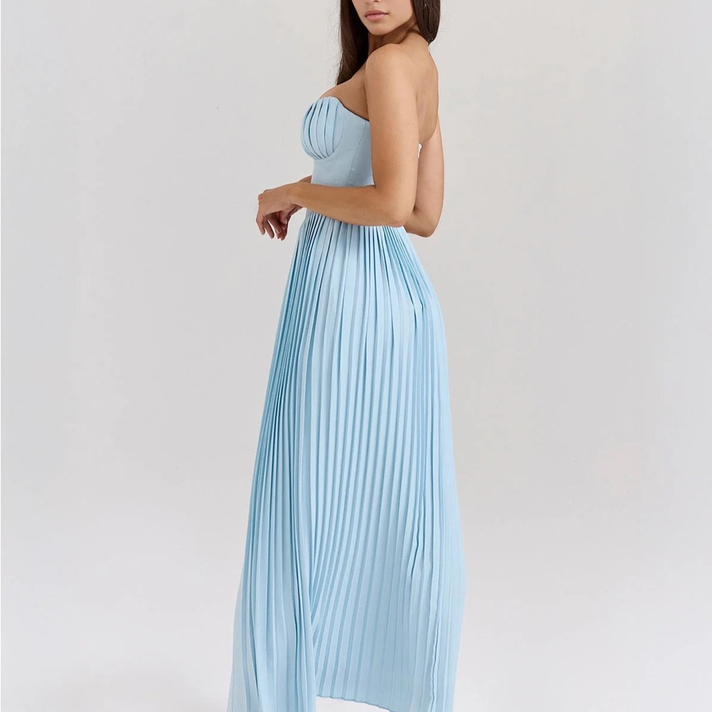 Elegant Blue Dress - Picture 4 of 9